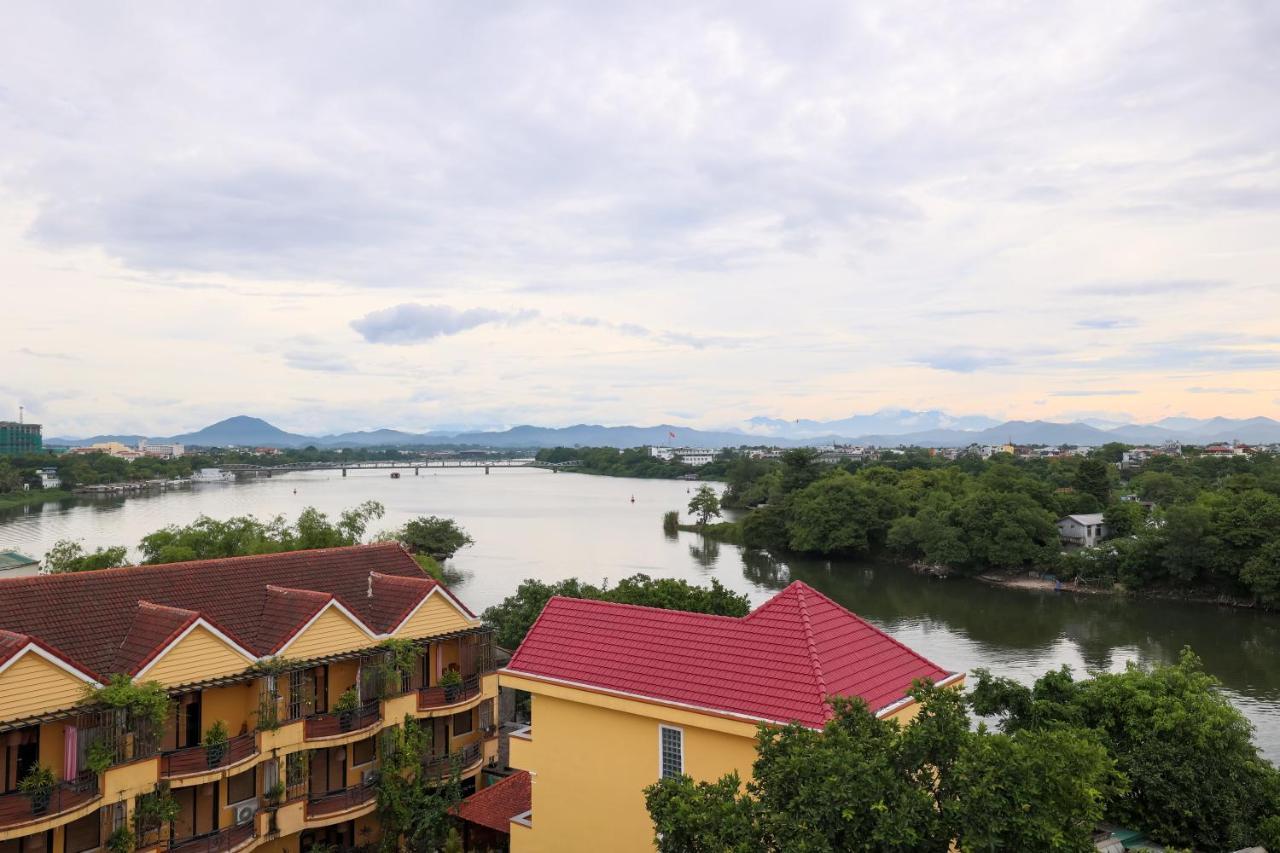 Charming Riverside Hotel เว้ ภายนอก รูปภาพ
