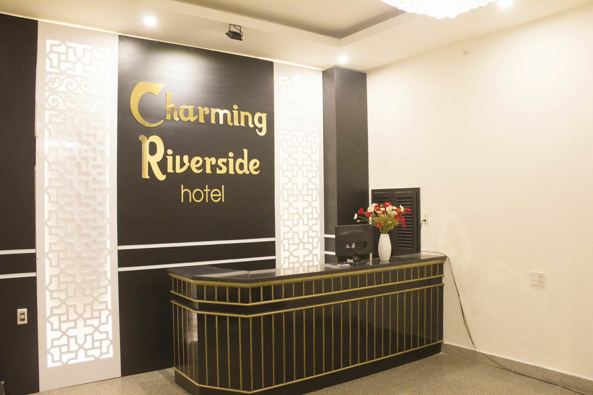 Charming Riverside Hotel เว้ ภายนอก รูปภาพ