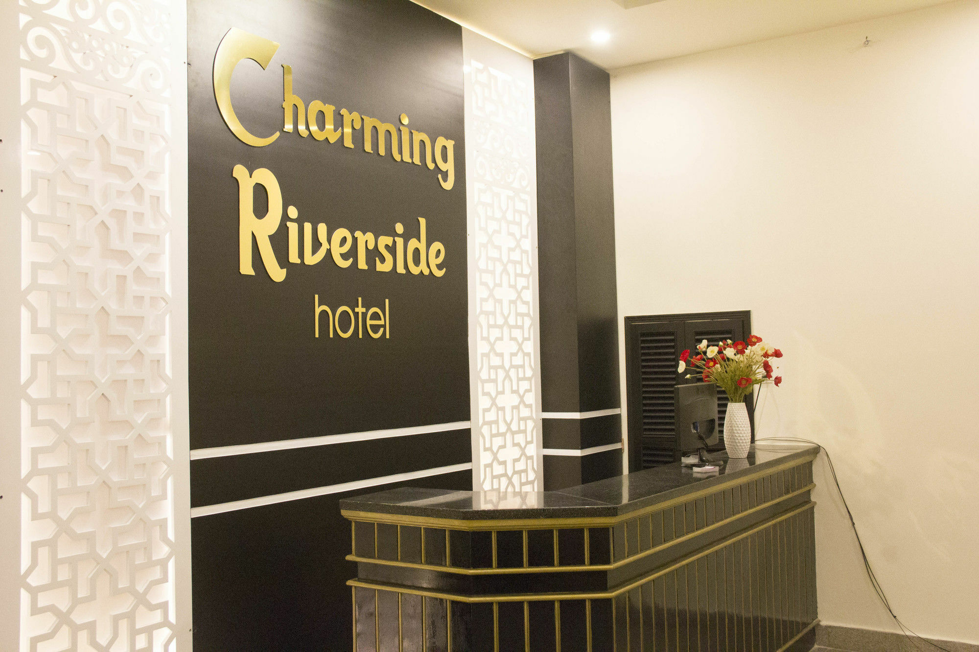 Charming Riverside Hotel เว้ ภายนอก รูปภาพ